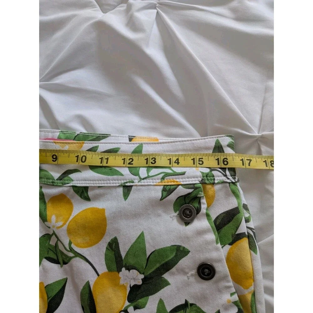 Isaac Mizrahi NY Lemon Print Shorts Women's 8 White Yellow Cotton Stretch Preppy